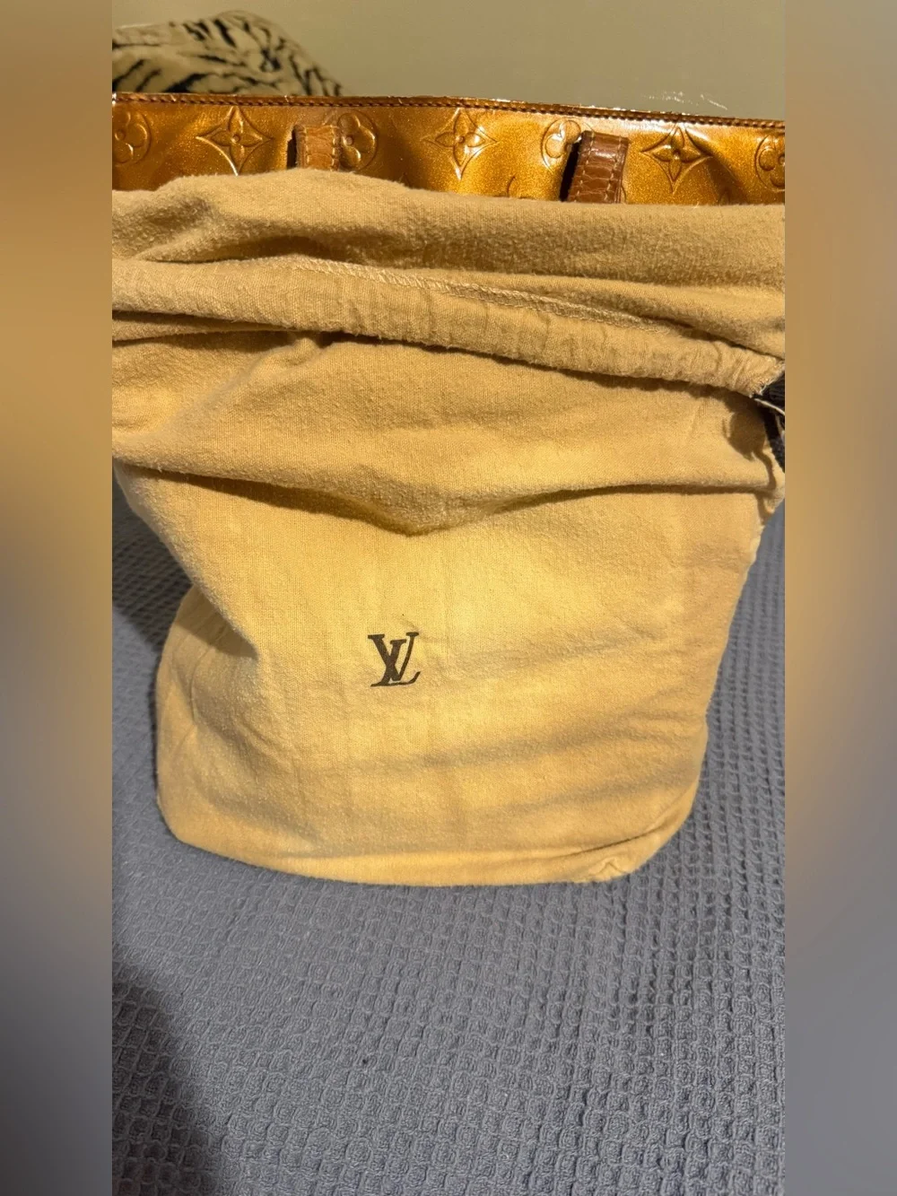 Louis Vuitton Monogram Vernis Reade MM - with original dust cover. Pre-loved.